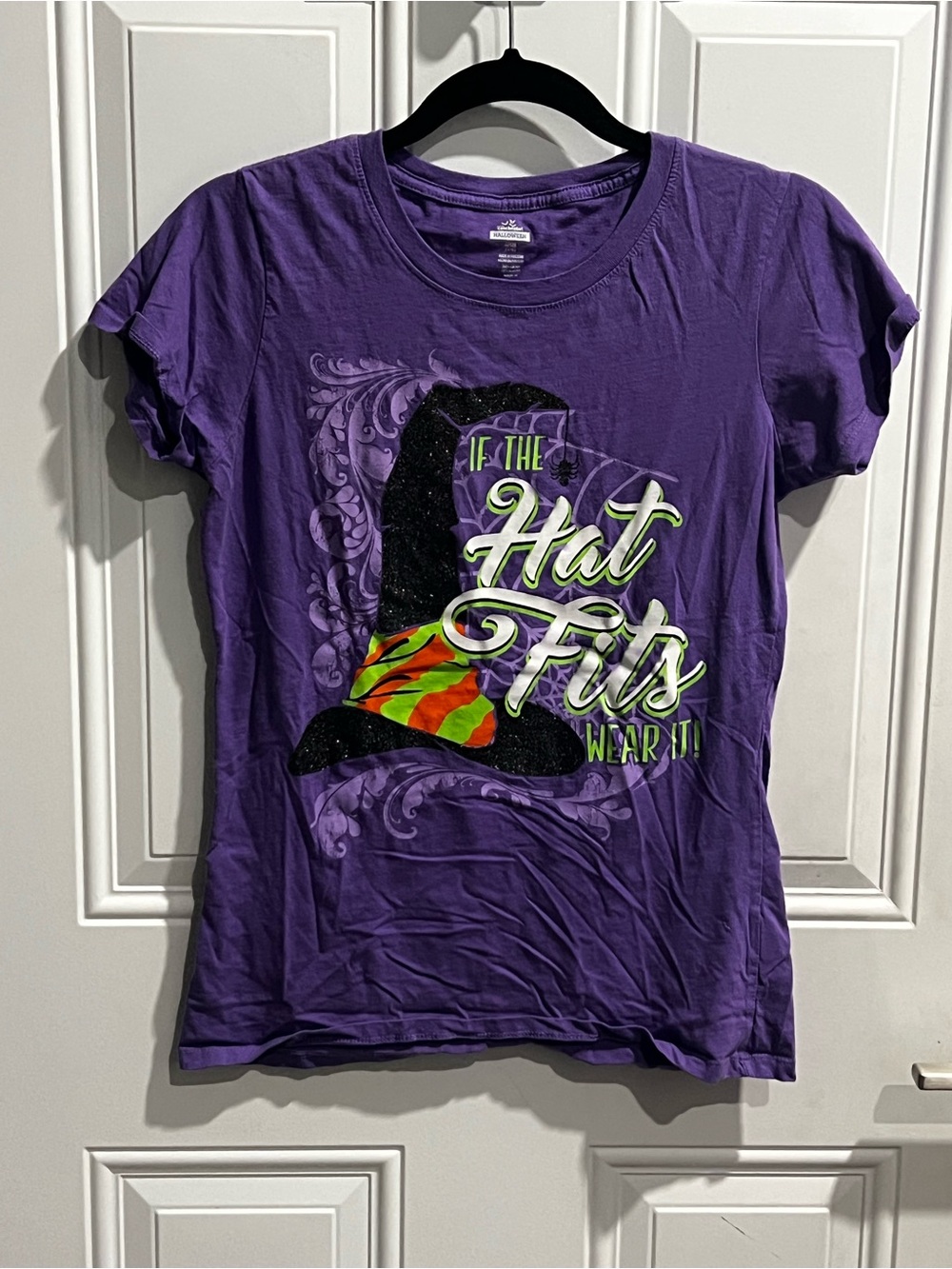 Purple Graphic Short-Sleeve Tee with Witch Hat Design